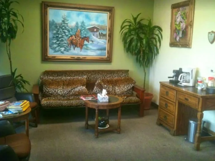 Smog Stop in San Juan Capistrano, photo 2